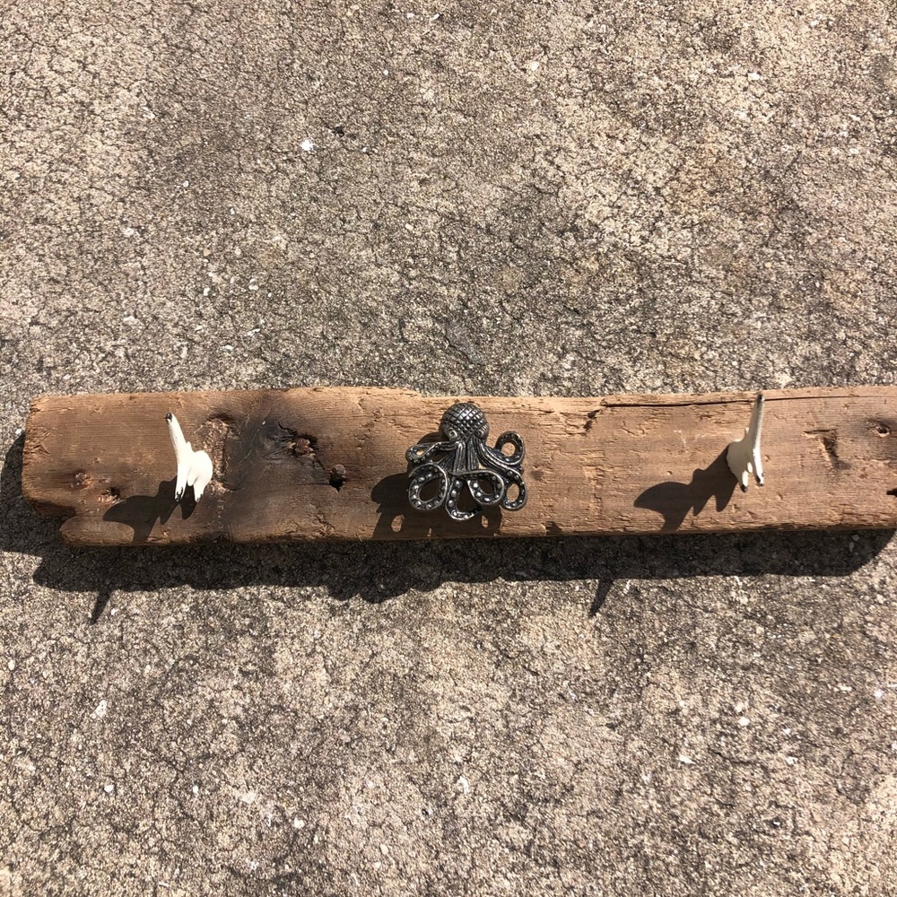 Decorative wall hanger